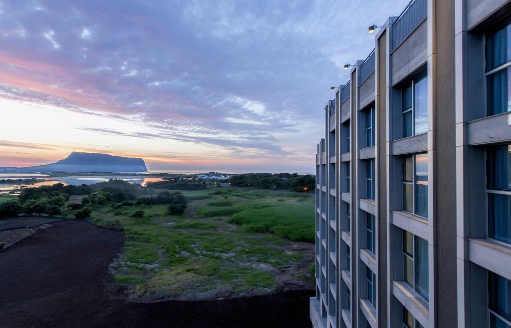 Brown Suites Hotel And Resort Jeju Exterior photo